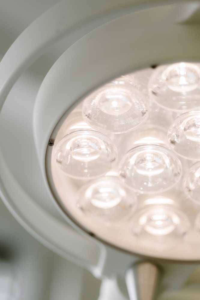 Moderne OP-Lampe mit mehreren LED-Leuchten